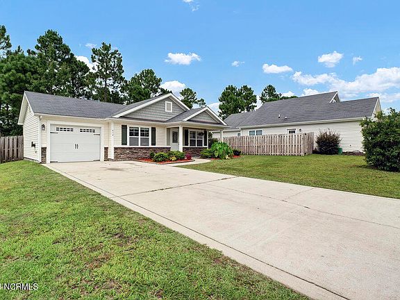 3rd image of 414 Blue Pennant Court