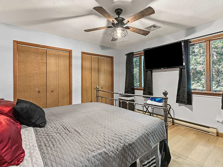 2174 Lakeview Dr E — Photo 30