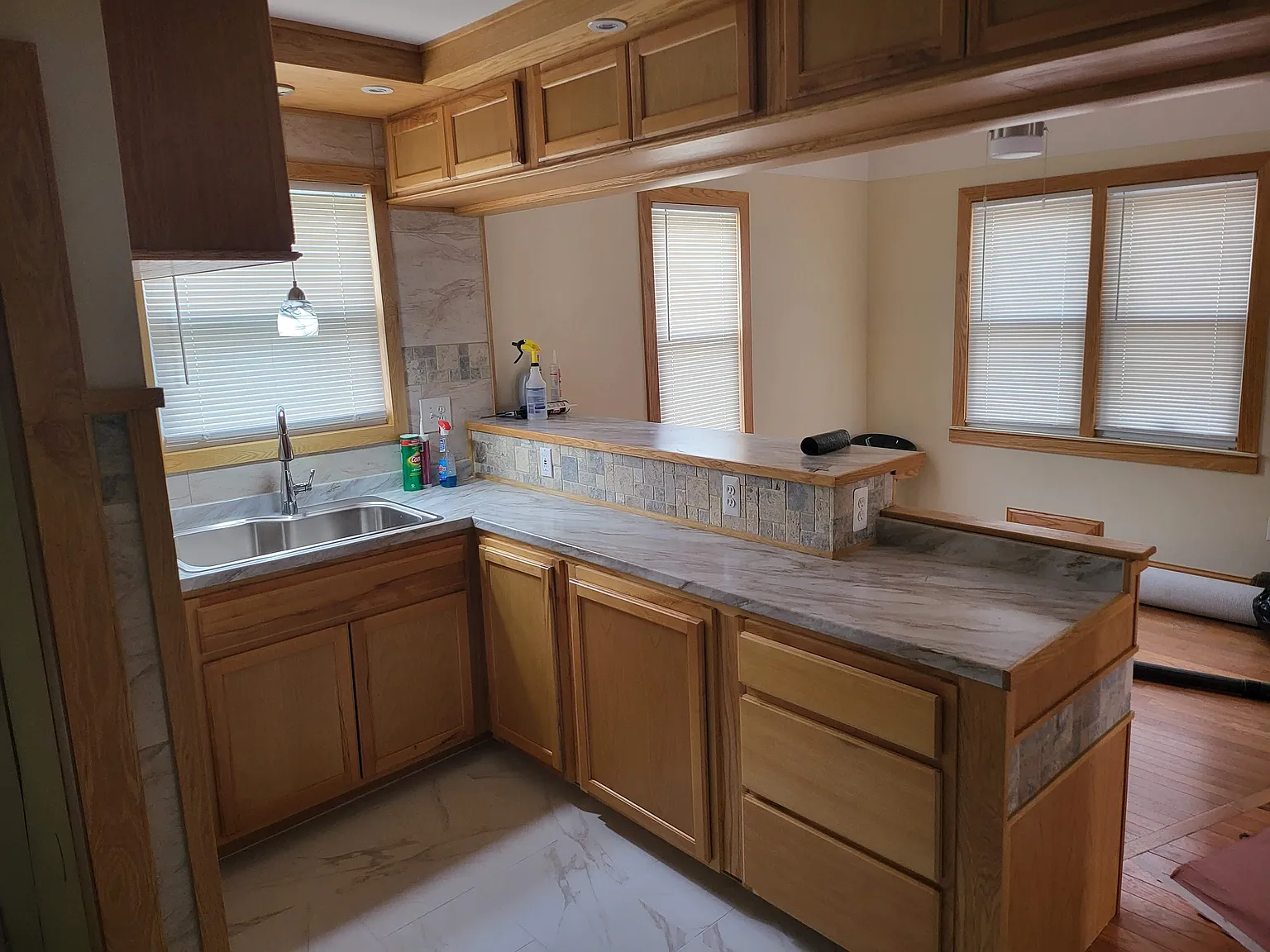 3 bed, 1000 sqft, $1,800 — Photo 2