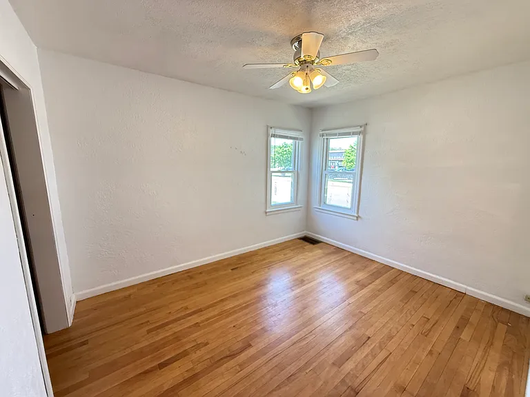 895 Russell St — Photo 8