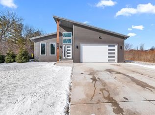 3318 Limerick Ln, Sheboygan, WI 53083
