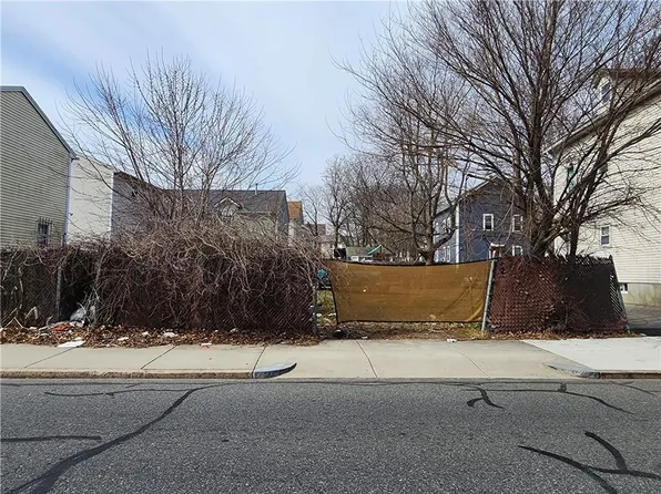 577 Prairie Ave, Providence, RI 02905