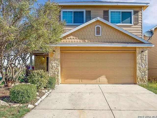 3 bed, 2.5 bath, 2520 sqft, $2,200 — Photo 2