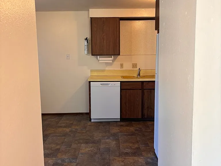595 NW Oak Ave — Photo 6