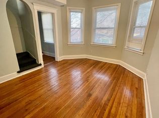 8136 S Exchange Ave, Chicago, IL 60617