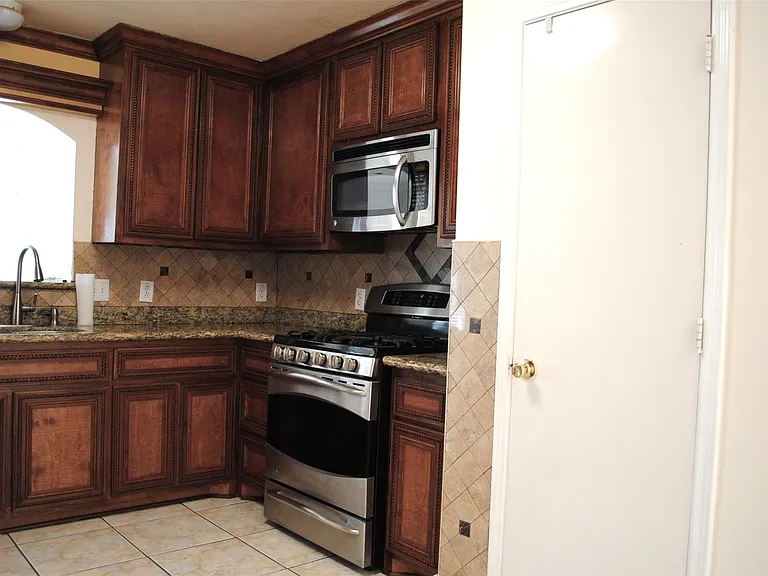 3910 Starbridge Pointe Ln — Photo 8