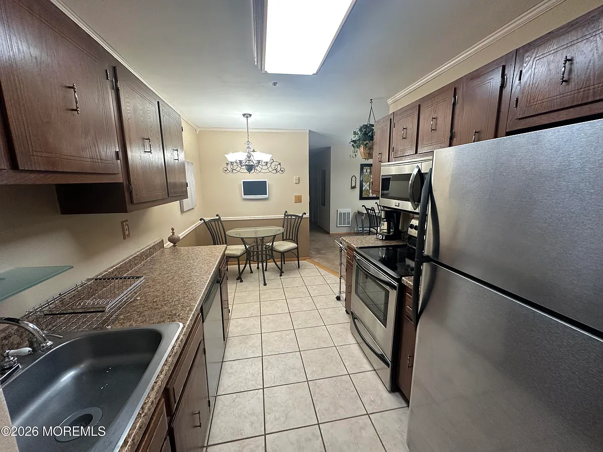 Building Photo - 12 Pine Cluster Cir #G