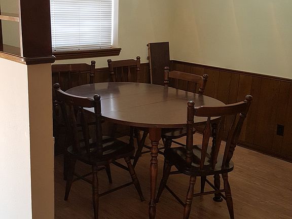 3rd image of 903 S Park St