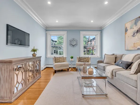 22 Medfield St APT 3, Boston, MA 02215