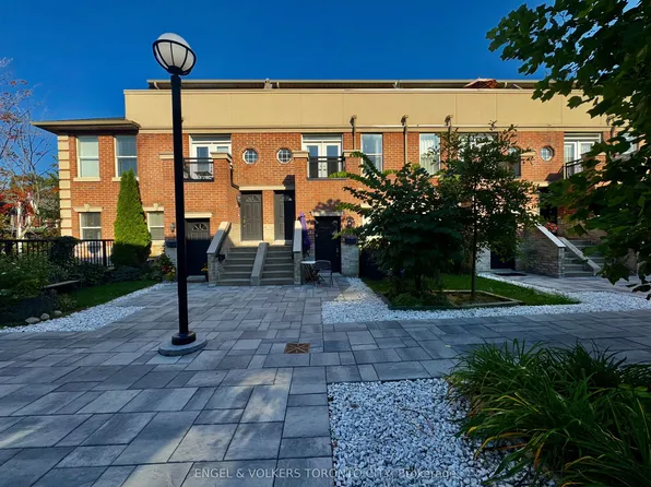 51 Halton St #216, Toronto, ON M6J 1R5