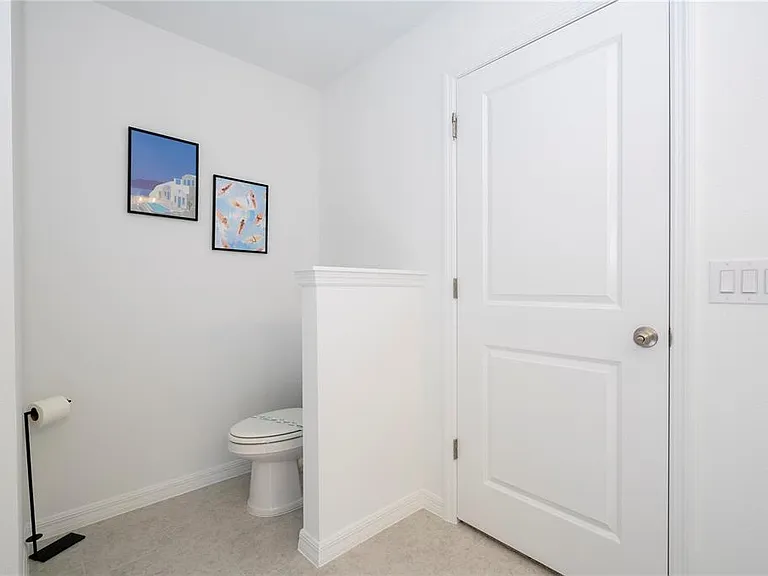 686 Longboat Dr — Photo 30