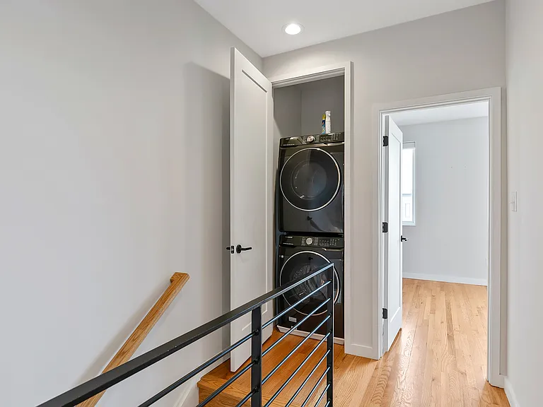 1310 W Clay St — Photo 13