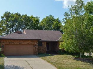 1572 NW 103rd St, Clive, IA 50325