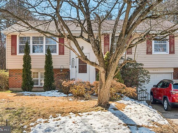 2nd image of 2441 Weir Rd