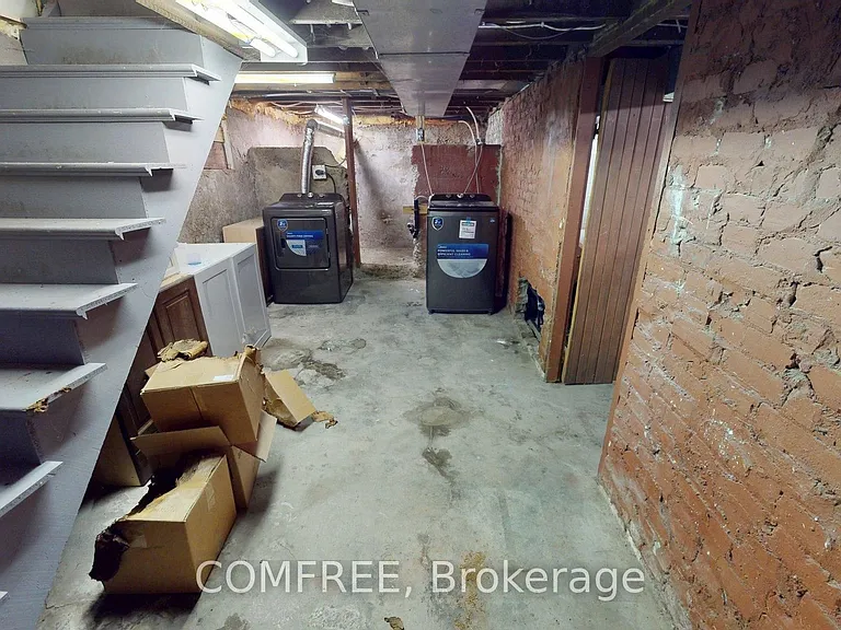 1405 King St E — Photo 20