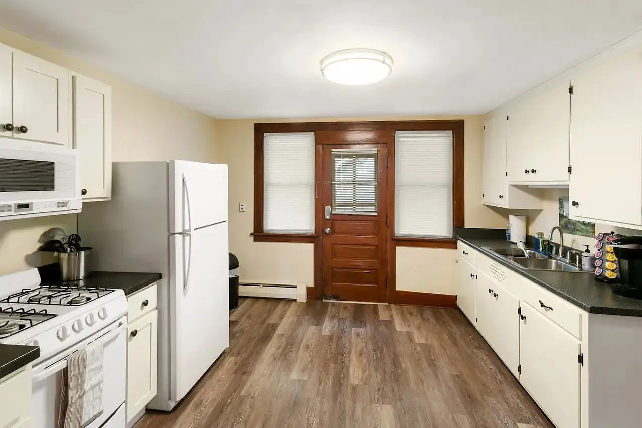 1 bed, 700 sqft, $2,500 — Photo 3