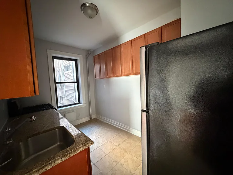 930 Avenue C #11E — Photo 2