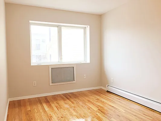 Rented by Bedford Realty USA Corp | media 10