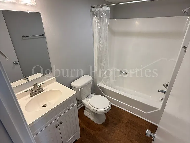 1426 Glade St — Photo 8