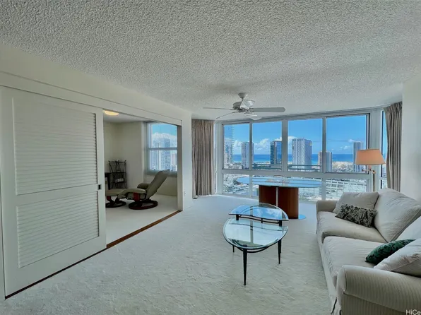 801 King St APT 2903, Honolulu, HI 96813