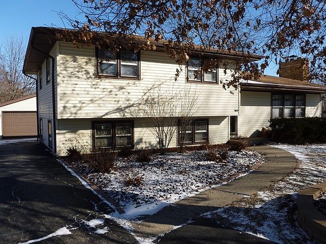 1st image of 860 E Bryn Mawr Ave