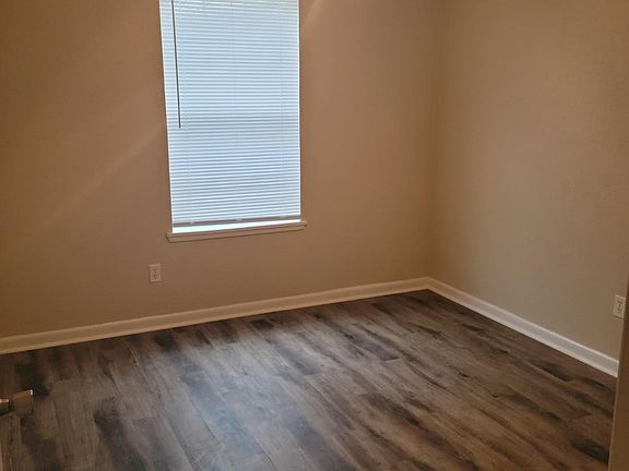 2nd image of 1122 Georgia St