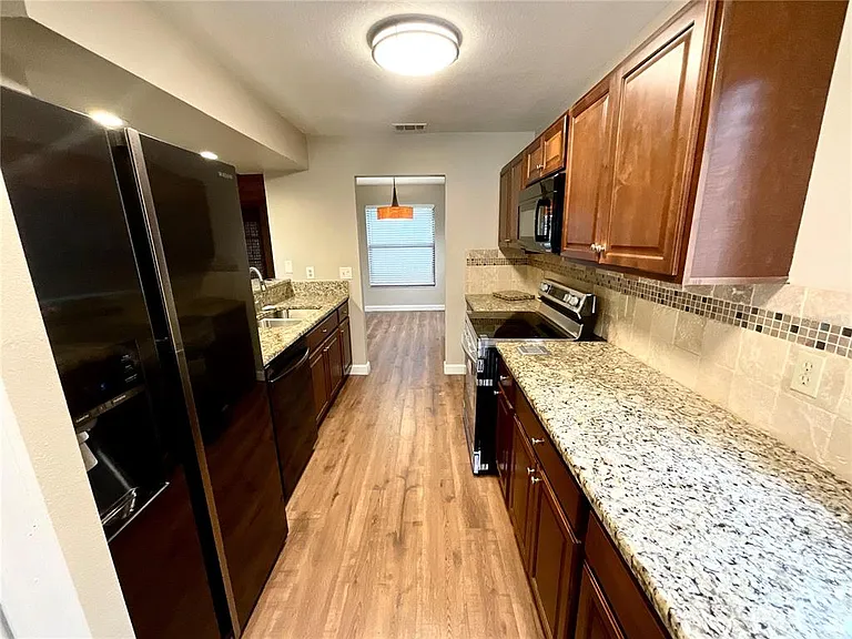 2468 Gulfbreeze Cir — Photo 3