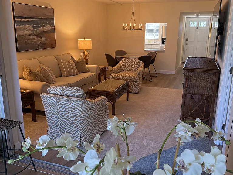 1900 Alamanda Dr #202 — Photo 15