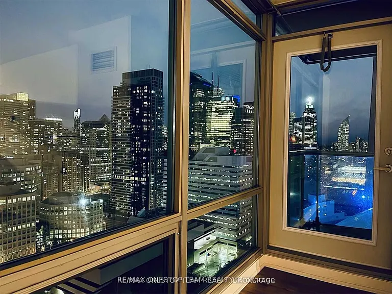 81 Navy Wharf Ct #3611 — Photo 3