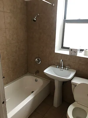 Rented by Eric Goodman Realty Corp | media 29