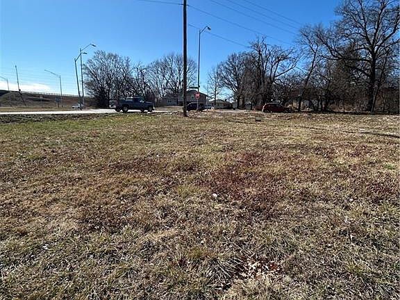 3rd image of 10211 Blue Ridge Ext