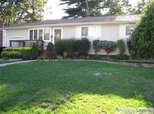 30 W 20th St, Deer Park, NY 11729