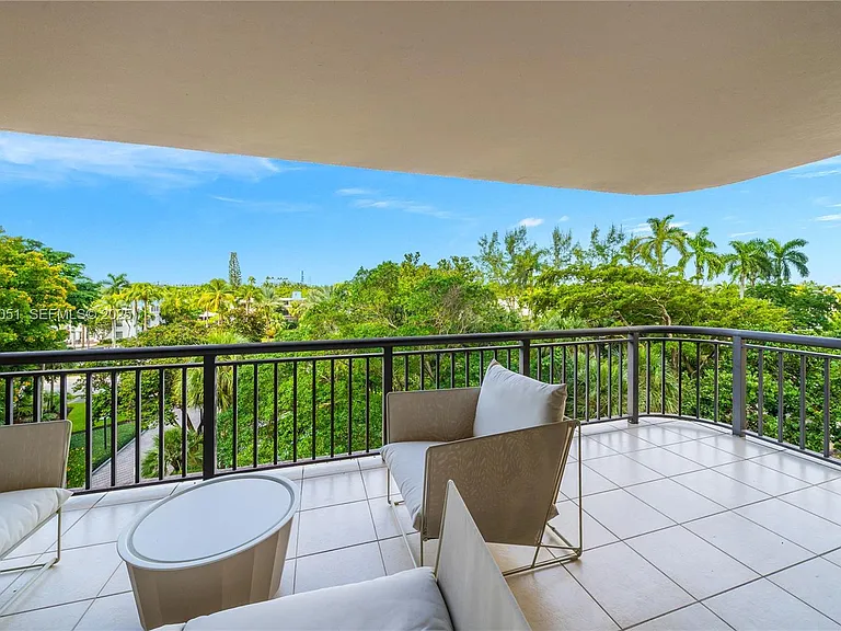 10175 Collins Ave #307 — Photo 7