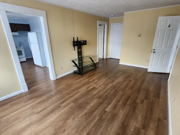 3529 University Ave APT 4, Morgantown, WV 26505