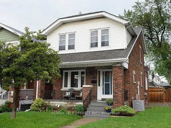 811 Coxwell Ave, Toronto, ON M4C 3E5