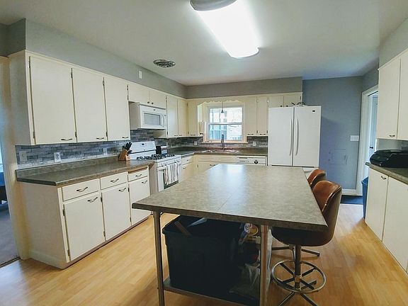 2nd image of 1858 Lynne Ln NW
