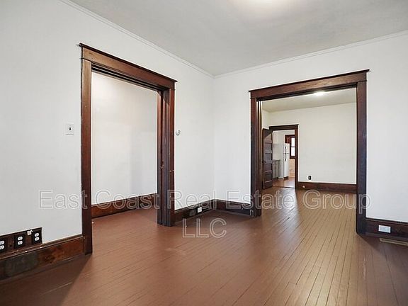 5th image of 831 W Franklin St