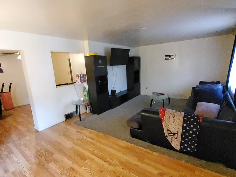 860 Railroad St #1 — Photo 15