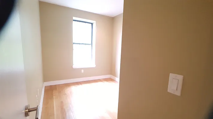 Rented by Evergreen Apartments BK | media 23