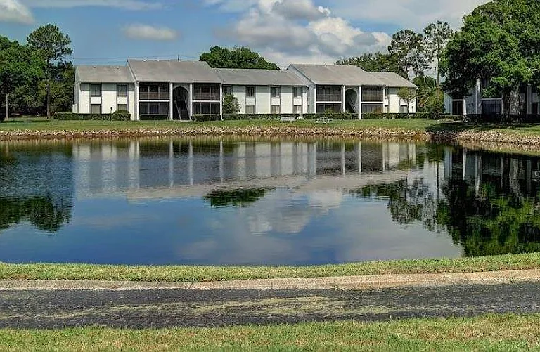 1225 Pine Ridge Cir W #C1 — Photo 17