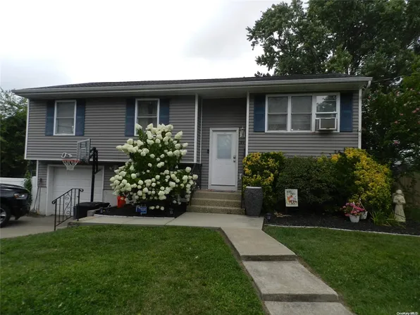 39 Juniper Street, Central Islip, NY 11722