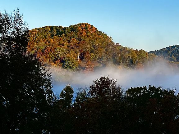 4th image of 18 Lakeshore Cir