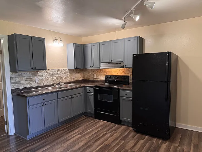 1240 Old Liberty Rd — Photo 17