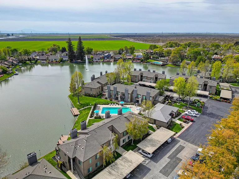 Lakeview Village — Photo 9