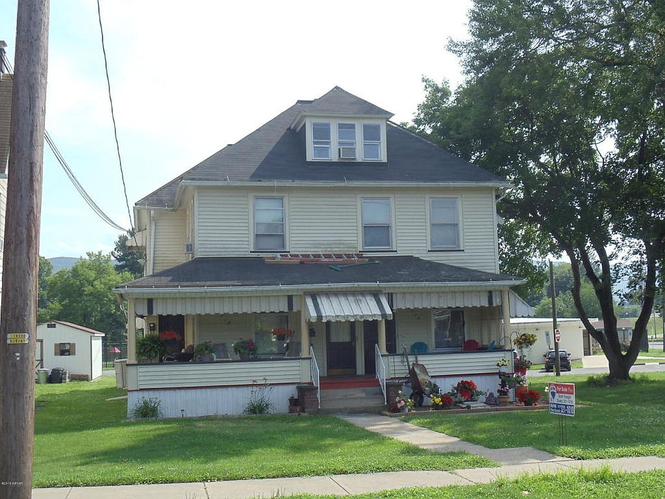 2nd image of 1715 Blaine St