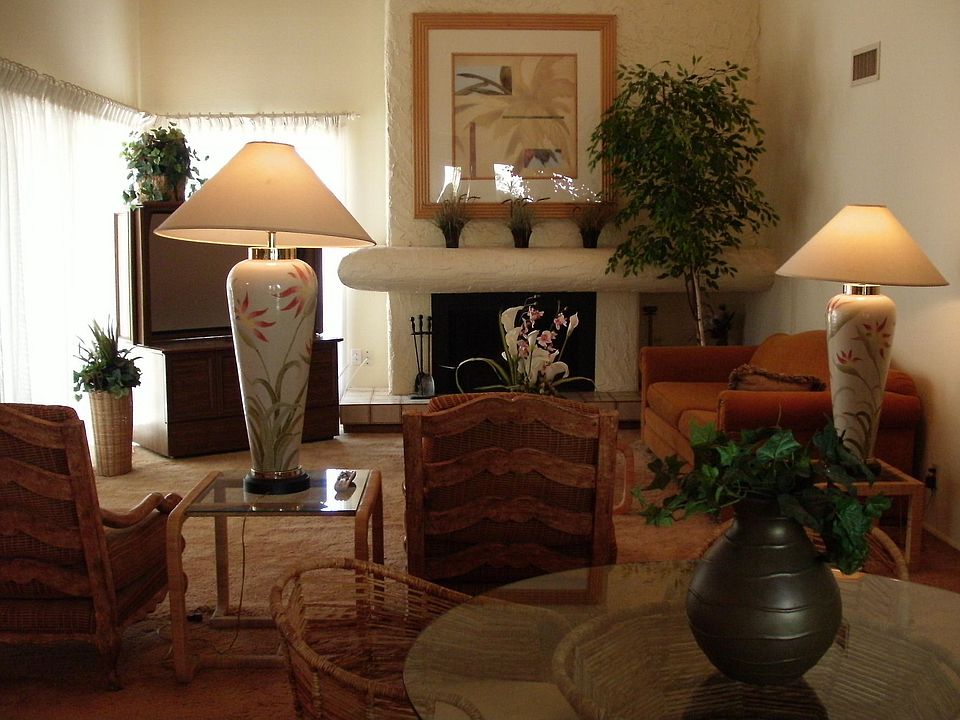 Living/Dining looking out to Lake