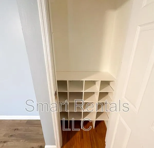 2705 Laclede Station Rd — Photo 11