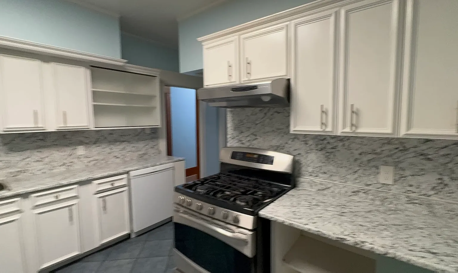 3 bed, 1500 sqft, $3,200 — Photo 2