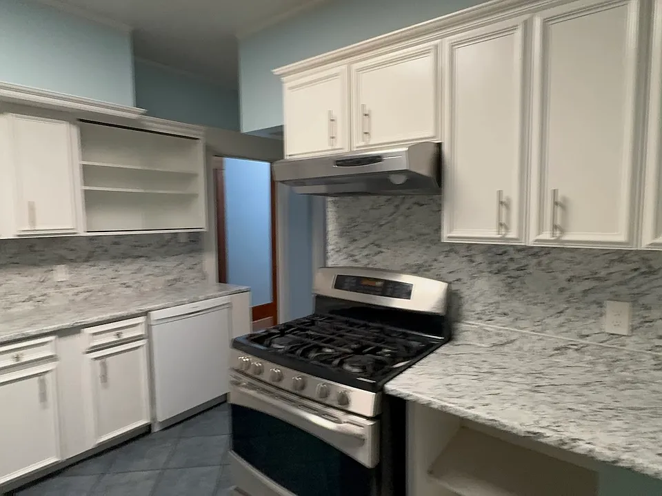 306 Esmond Ave #6