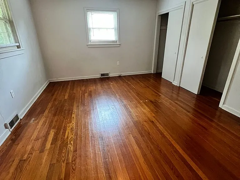 401 Shannon Way — Photo 4